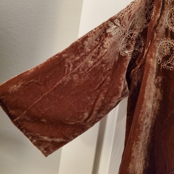 J.Jill Luxurious Velvet Embroidered Bell-Sleeve Top Sz M - Picture 7 of 9